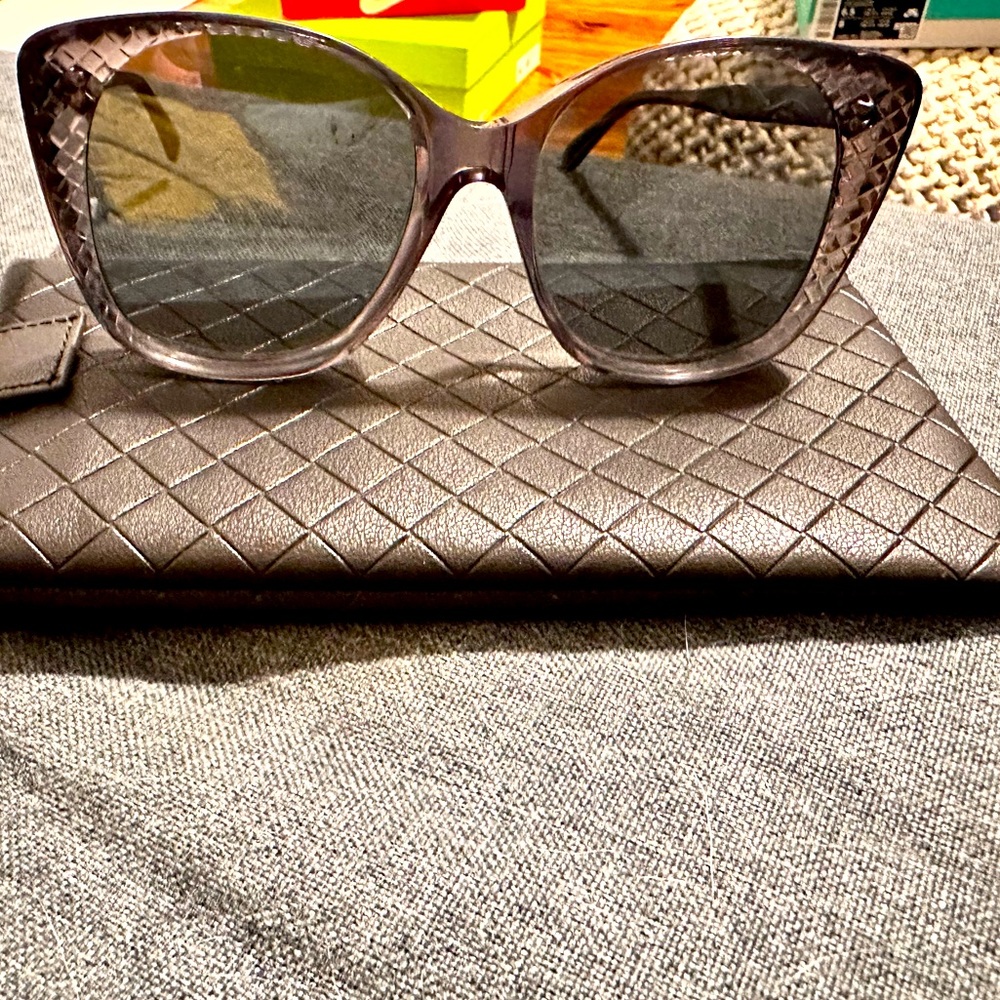 BOTTEGA VENETA
54MM Square Sunglasses
GREY , One Size